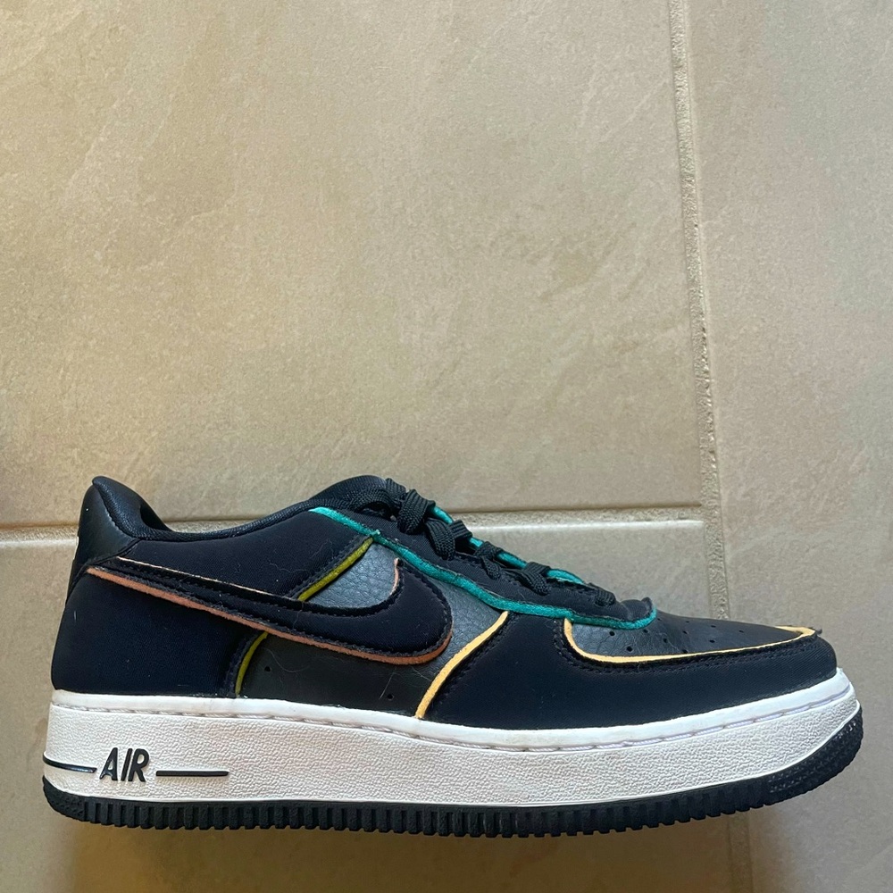 Nike air force 1’s
size 6y fit women’s 7.5
